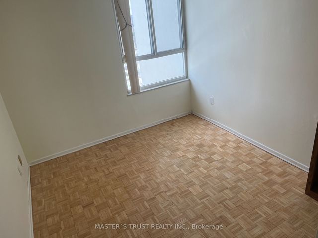 1410 - 2550 Pharmacy Ave