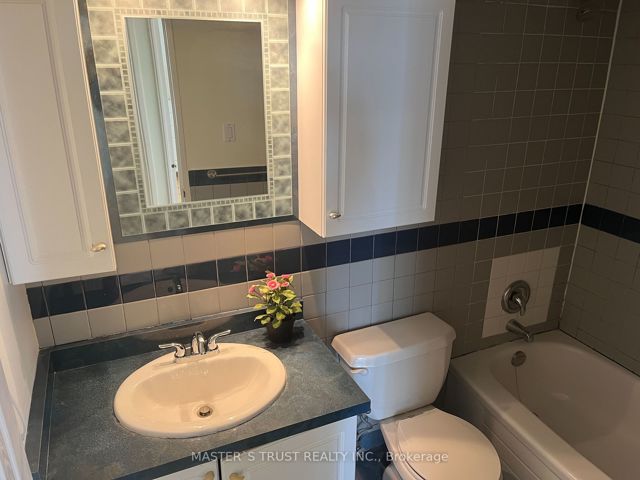 1410 - 2550 Pharmacy Ave