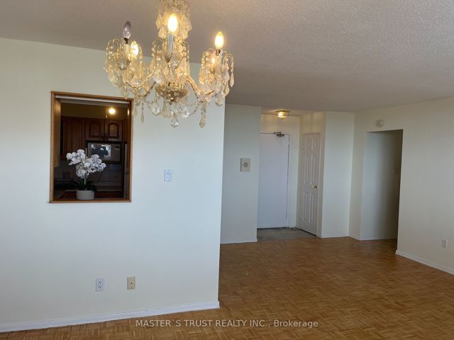 1410 - 2550 Pharmacy Ave