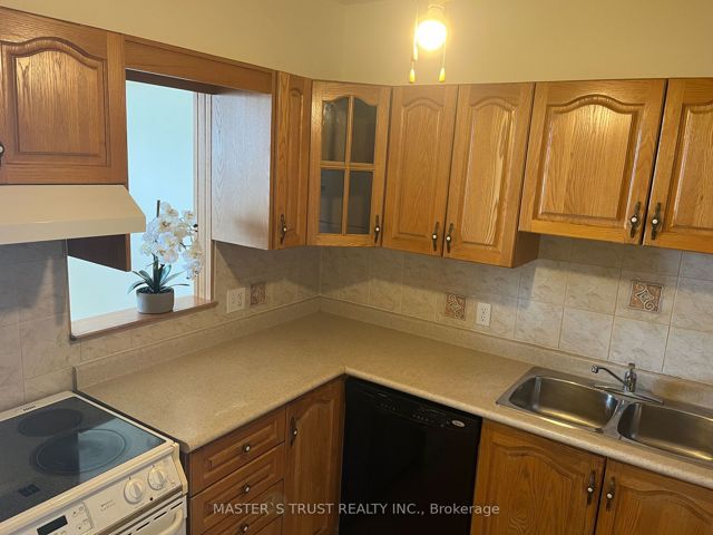 1410 - 2550 Pharmacy Ave