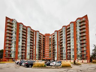 716 - 20 Dean Park Rd