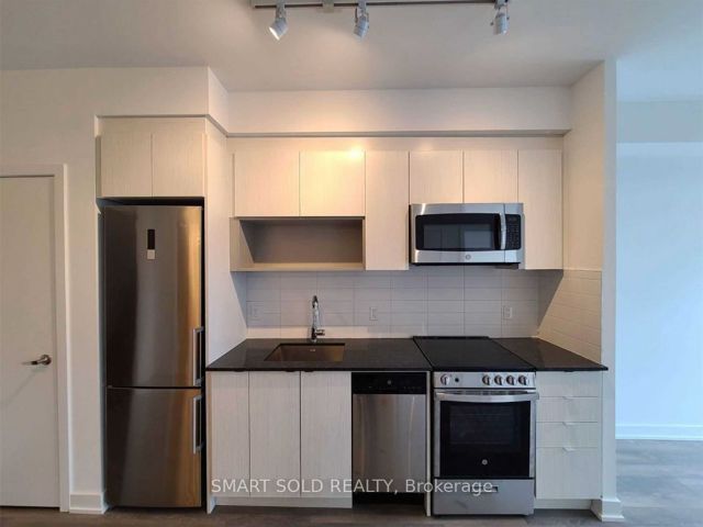 208 - 630 Greenwood Ave