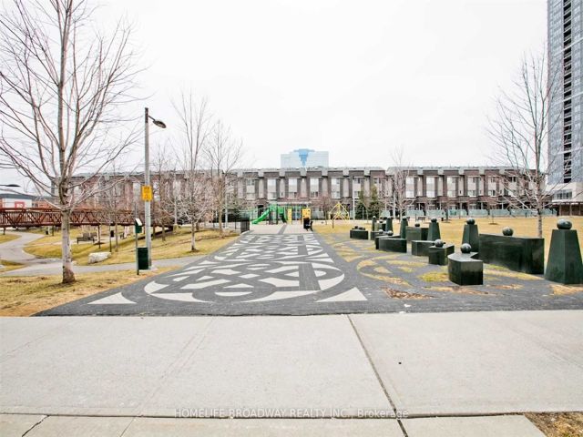 621 - 181 Village Green Sq