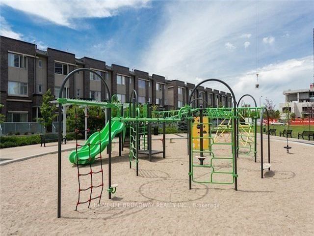 621 - 181 Village Green Sq