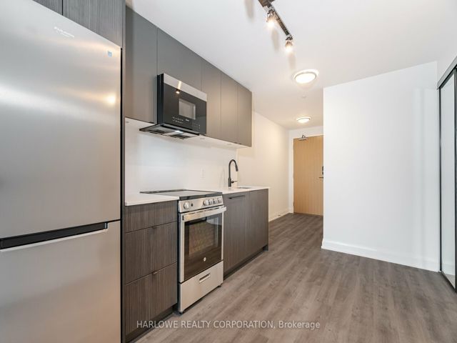 811 - 2369 Danforth Ave