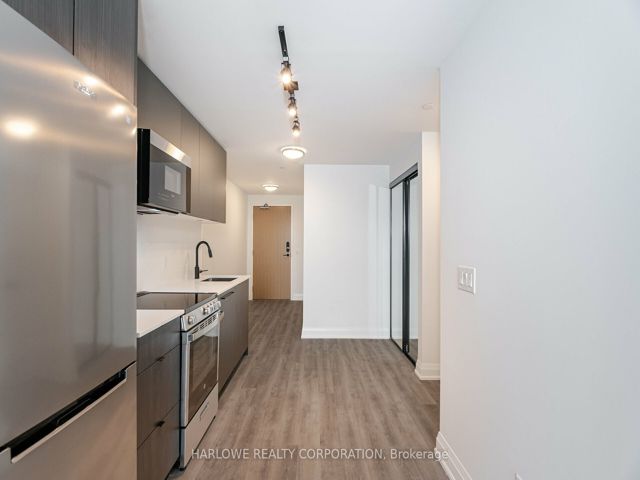 811 - 2369 Danforth Ave