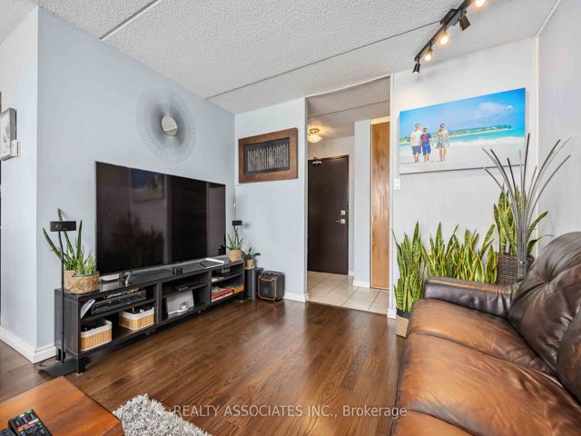 1014 - 2 Glamorgan Ave
