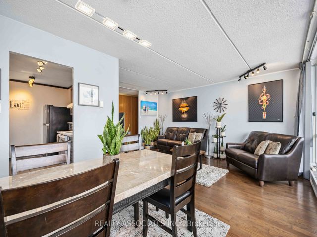 1014 - 2 Glamorgan Ave