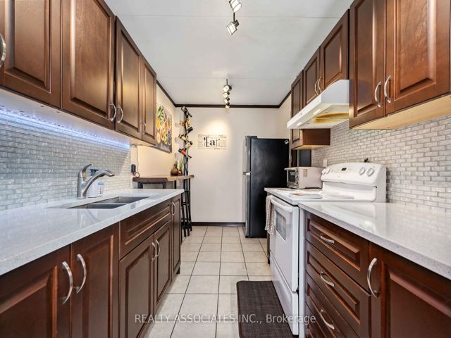1014 - 2 Glamorgan Ave