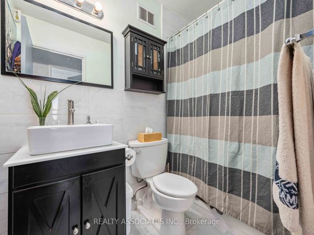 1014 - 2 Glamorgan Ave