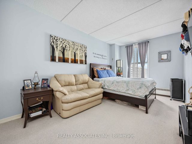1014 - 2 Glamorgan Ave