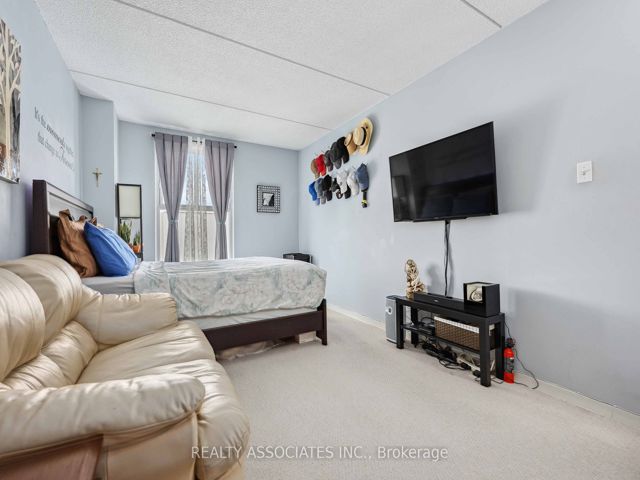1014 - 2 Glamorgan Ave