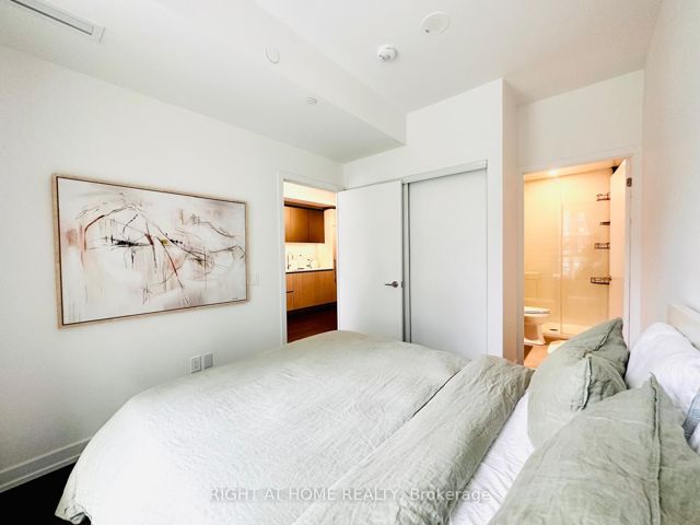 225 - 150 Logan Ave