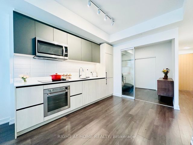 225 - 150 Logan Ave