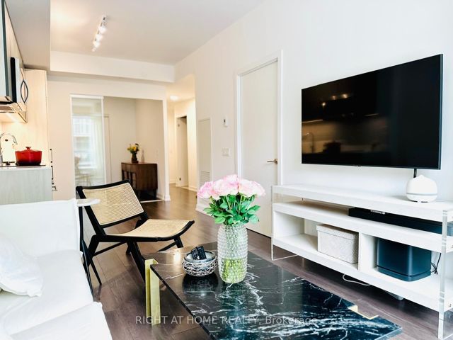 225 - 150 Logan Ave