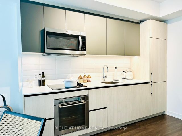 225 - 150 Logan Ave