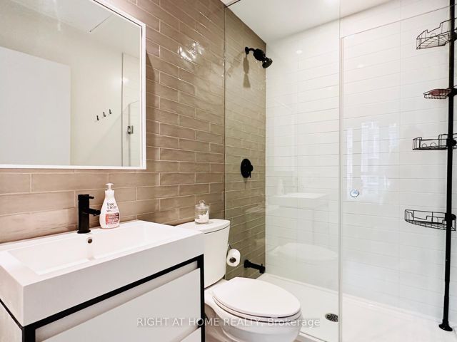 225 - 150 Logan Ave