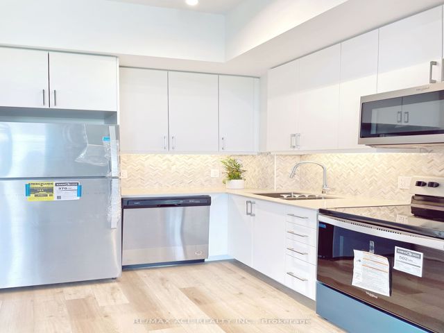 602 - 3220 Sheppard Ave E