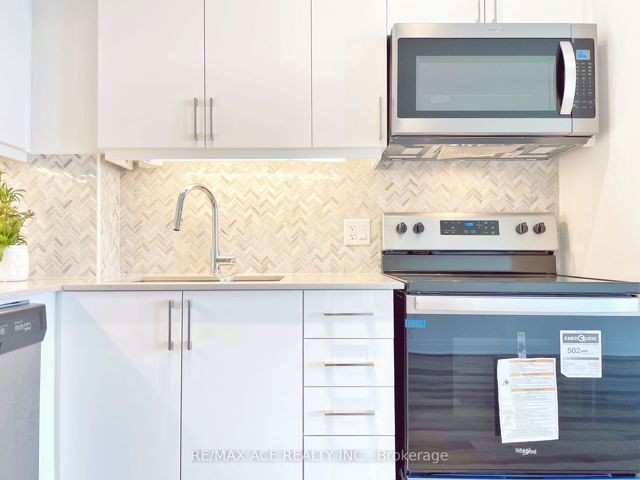 602 - 3220 Sheppard Ave E