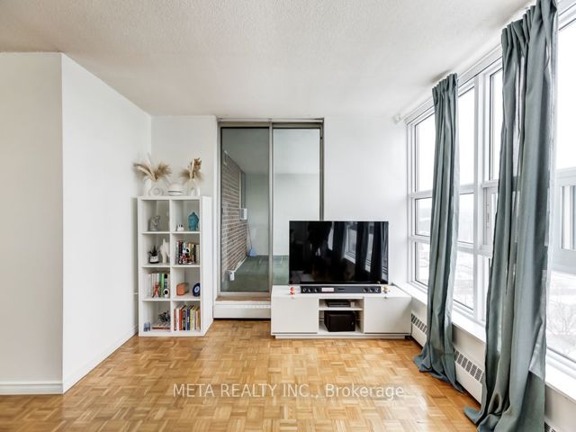 1101 - 3380 Eglinton Ave E