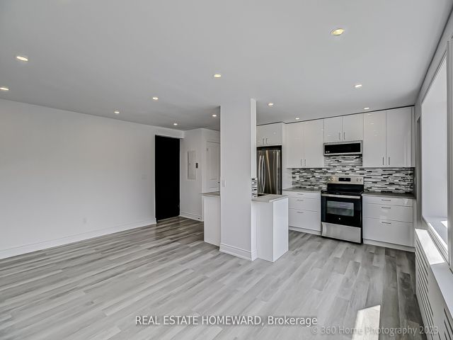 7 - 419 Woodbine Ave