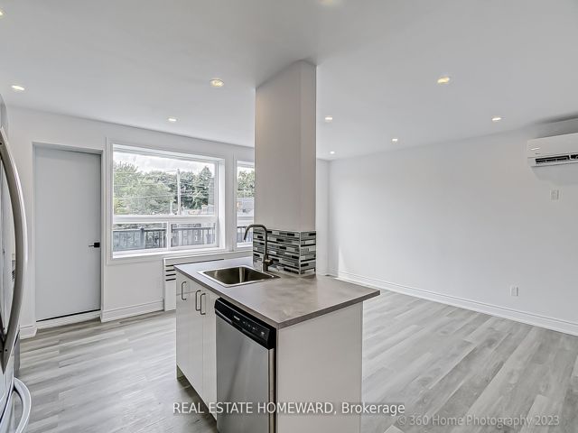 7 - 419 Woodbine Ave