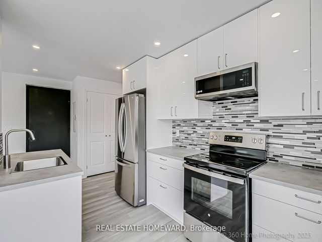 7 - 419 Woodbine Ave