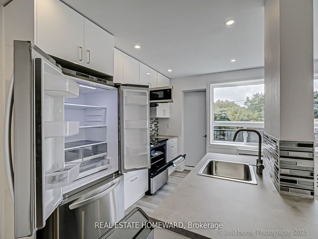 7 - 419 Woodbine Ave