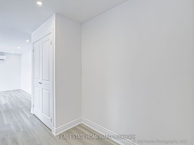 7 - 419 Woodbine Ave