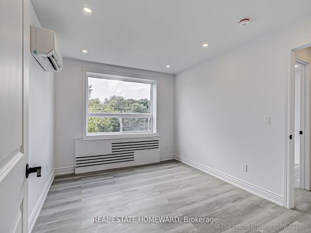 7 - 419 Woodbine Ave