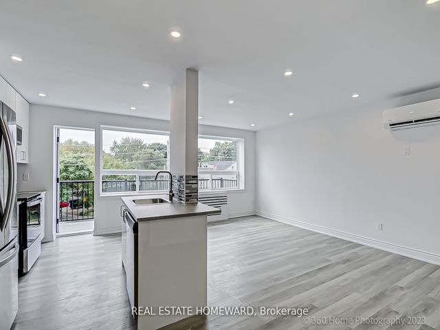 7 - 419 Woodbine Ave