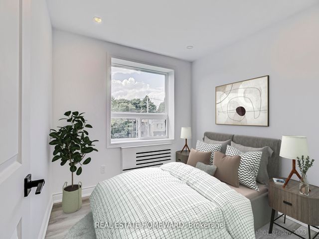 7 - 419 Woodbine Ave