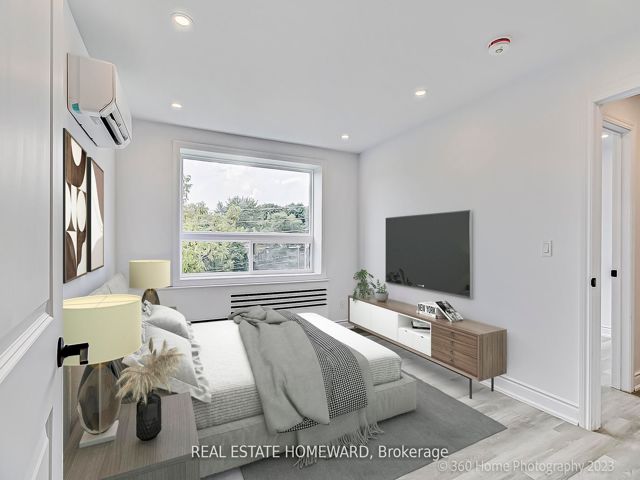 7 - 419 Woodbine Ave