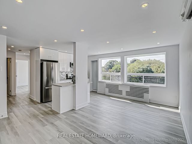7 - 419 Woodbine Ave