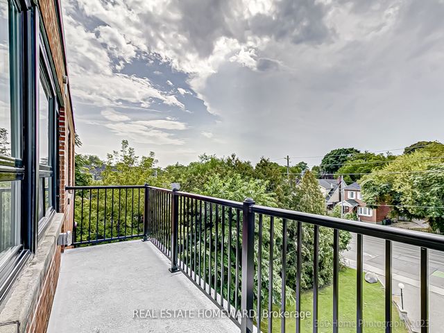 7 - 419 Woodbine Ave