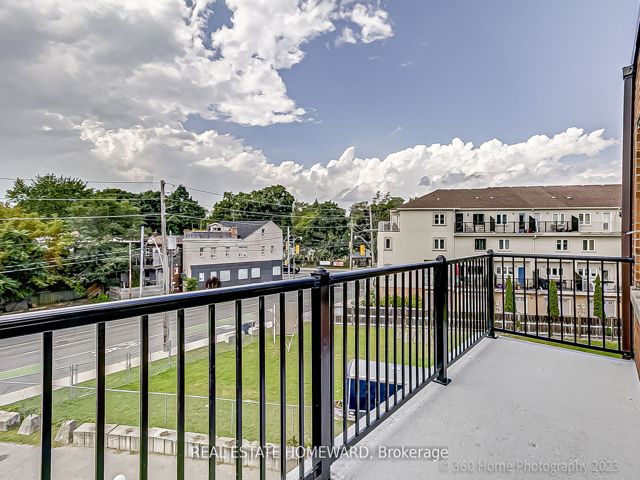 7 - 419 Woodbine Ave