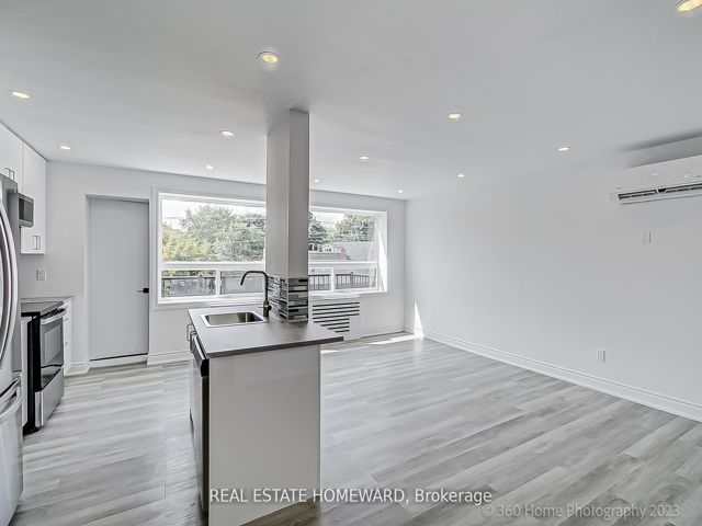7 - 419 Woodbine Ave