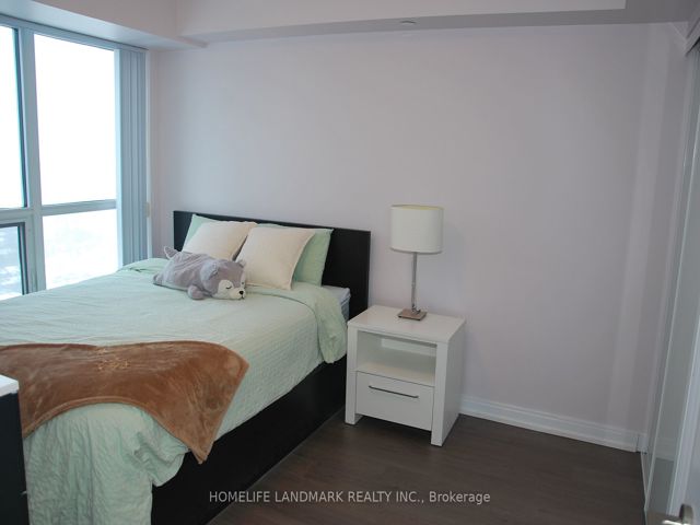 2804 - 255 Village Green Sq