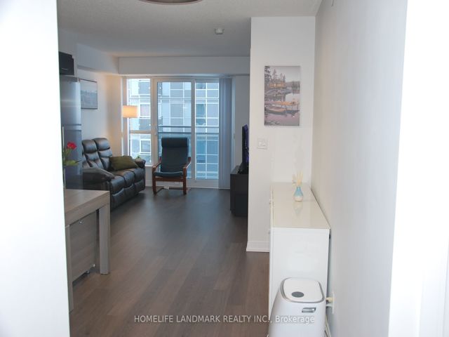2804 - 255 Village Green Sq