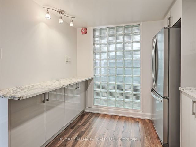 516 - 5800 Sheppard Ave E
