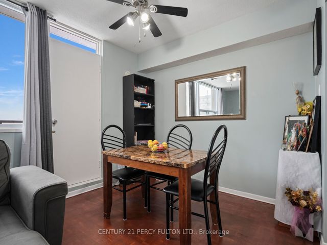 915 - 180 Markham Rd