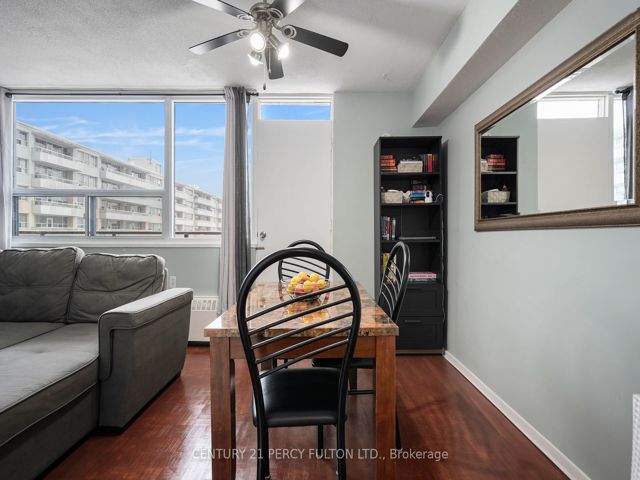915 - 180 Markham Rd