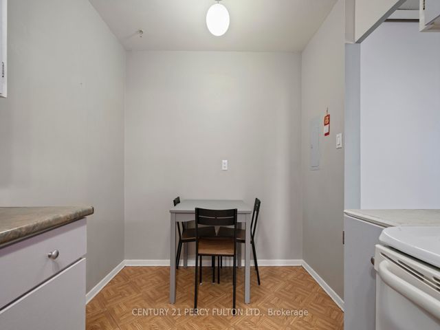 915 - 180 Markham Rd