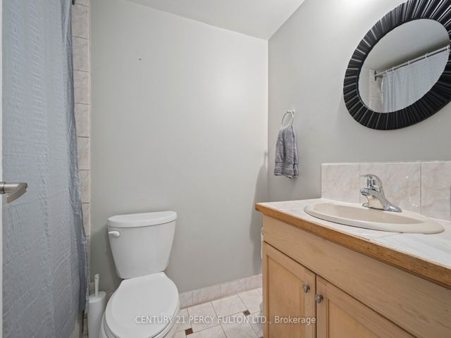 915 - 180 Markham Rd