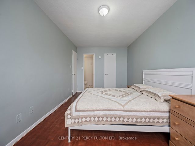 915 - 180 Markham Rd