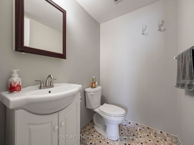 915 - 180 Markham Rd