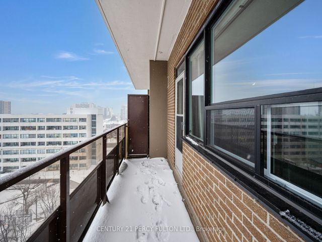 915 - 180 Markham Rd