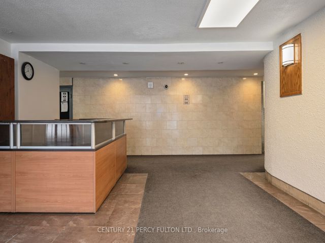 915 - 180 Markham Rd