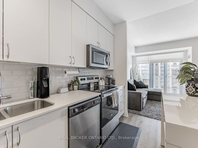 1206 - 3220 Sheppard Ave E