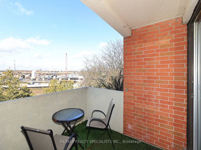 411 - 1705 Mccowan Rd